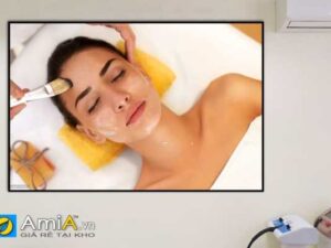 Tranh treo tường cô gái đang đi Spa chăm sóc dạ mặt AmiA 0304042024